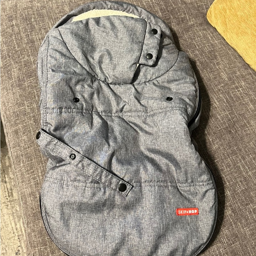 Skip Hop car seat cover in grey